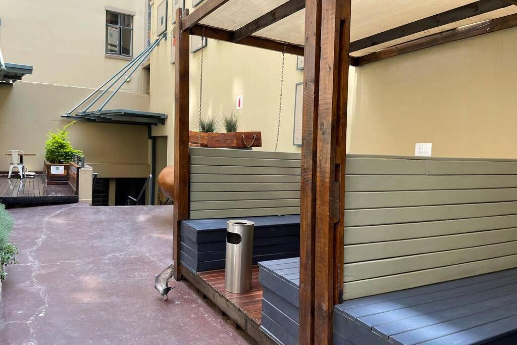 Cool & Easy Flat In The Heart Of Marshalltown Johannesburg Exterior foto
