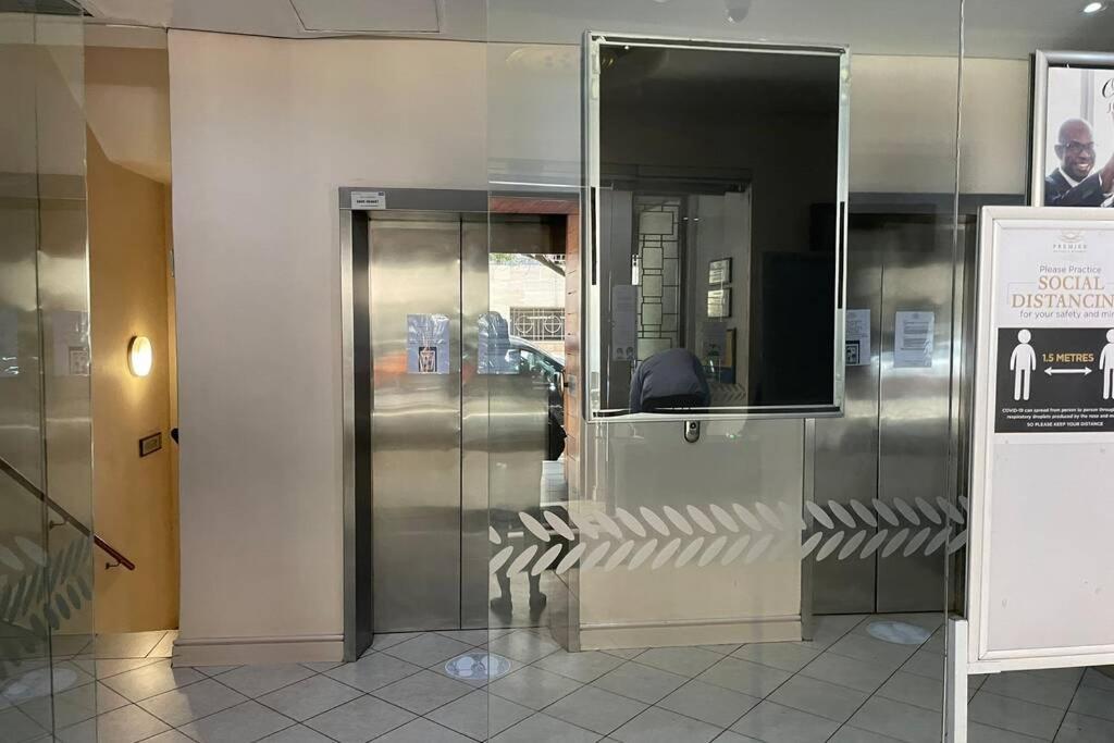 Cool & Easy Flat In The Heart Of Marshalltown Johannesburg Exterior foto