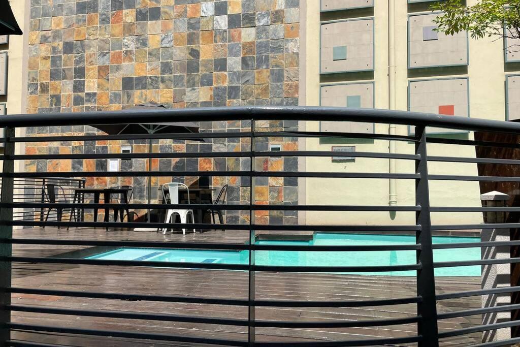 Cool & Easy Flat In The Heart Of Marshalltown Johannesburg Exterior foto