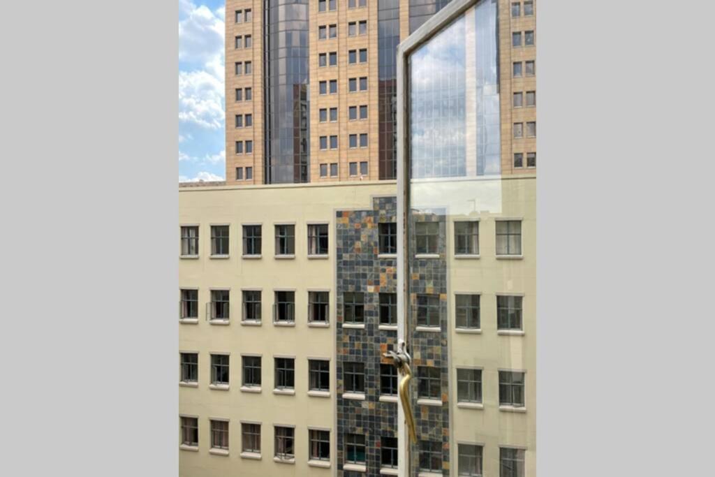 Cool & Easy Flat In The Heart Of Marshalltown Johannesburg Exterior foto